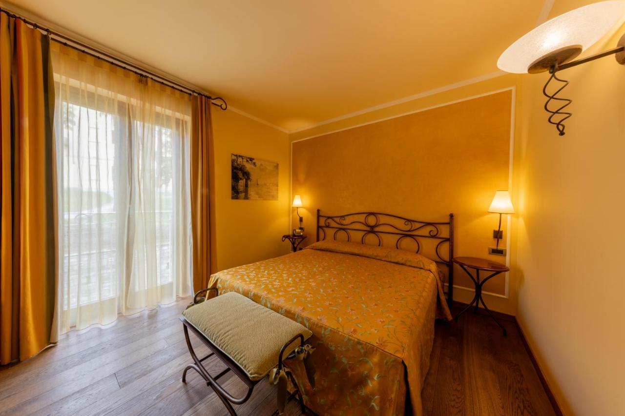 La Darsena Boutique Hotel & Restaurant Тремецо Екстериор снимка