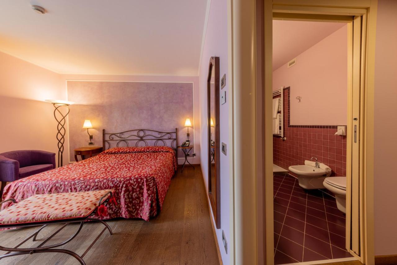 La Darsena Boutique Hotel & Restaurant Тремецо Екстериор снимка